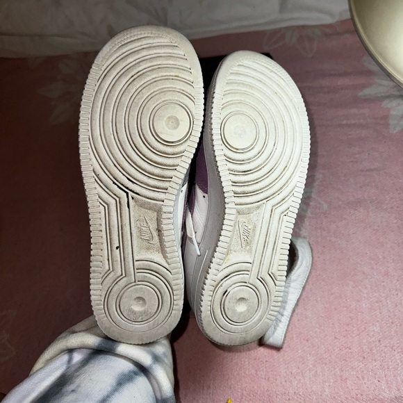 Nike White and Lavender Sneakers - Picture 5 of 8